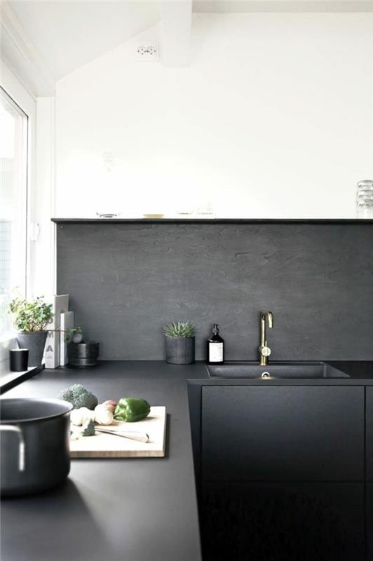 μοντέρνα ντουλάπια κουζίνας σε μαύρους ματ και λευκούς τοίχους