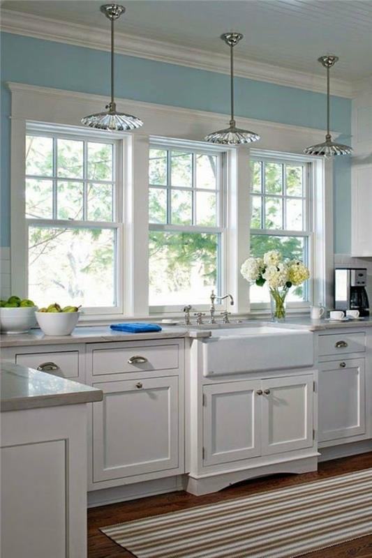 μοντέρνες κουζίνες με ρίγες και γαλάζιους τοίχους