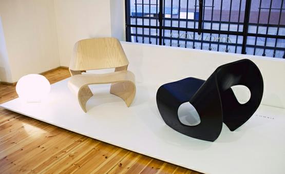 μοντέρνα συλλογή επίπλων κατασκευασμένη σε αναλογία καρέκλα καουρί