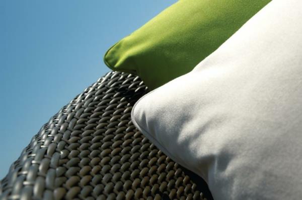 μοντέρνα έπιπλα εξωτερικού χώρου σχεδιασμένα πράσινα μαξιλάρια μπαστούνι συνυφασμένα