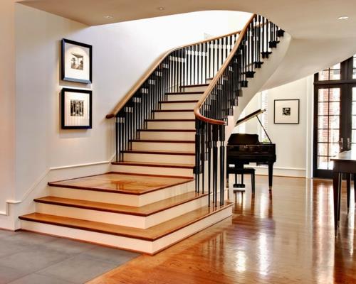 μοντέρνα κατοικία από τούβλα κομψή σκάλα και πιάνο