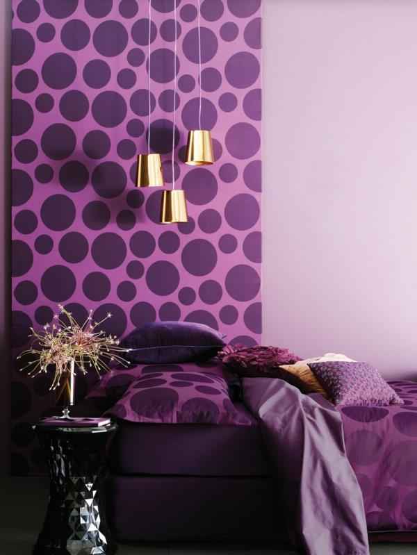 μοντέρνα ταπετσαρία κρεβατοκάμαρα μοτίβο αποχρώσεις μοβ