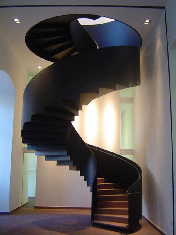 μοντέρνες σκάλες μαύρα σπειροειδή σχήματα