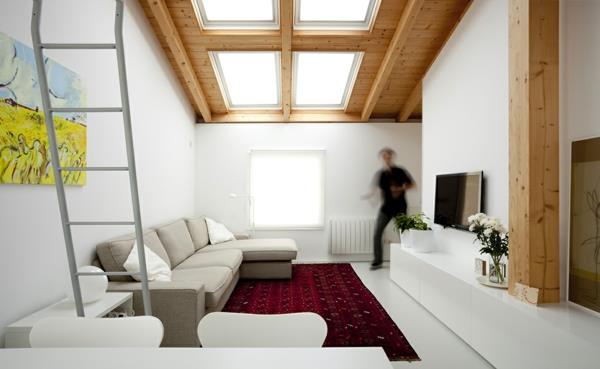 μοντέρνα βίλα στην Ισπανία εσωτερική διακόσμηση φεγγίτες οροφής από ξύλο