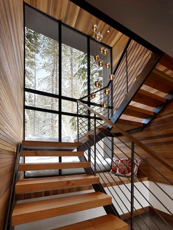 μοντέρνες σπειροειδείς σκάλες ξύλινες σιδερένιες ιδέες σπιτιού ρίχνουν μαξιλάρια