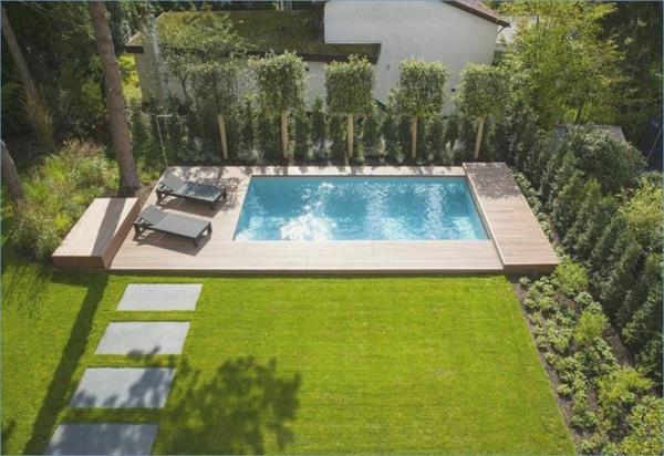 μοντέρνος κήπος με πισίνα πράσινη ξαπλώστρες οθόνη ιδιωτικότητας