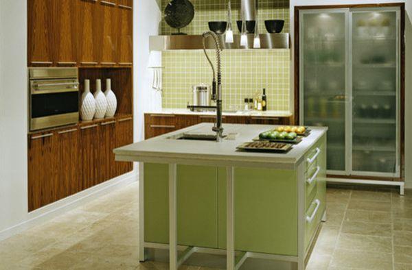 μοντέρνο ψυγείο με ξύλινη πόρτα πράσινη κουζίνα έπιπλα νησί ξύλο