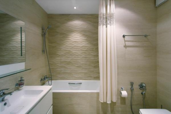 μοντέρνα πλακάκια τοίχου διαμερίσματος χρώμα άμμου στο μπάνιο