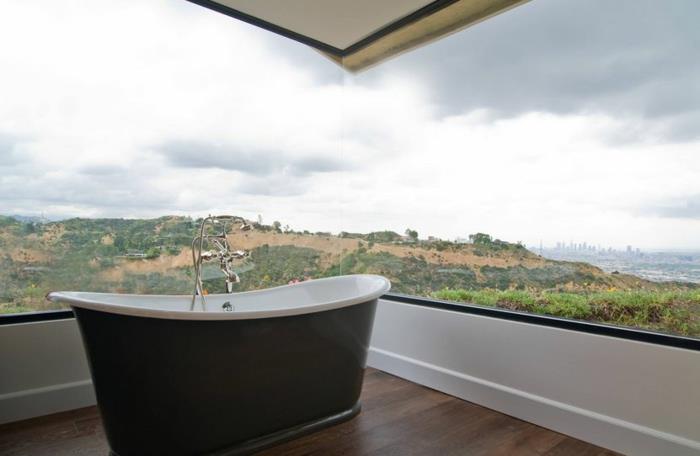 μοντέρνο μπανιέρα μπάνιου ανεξάρτητο πανοραμικό παράθυρο