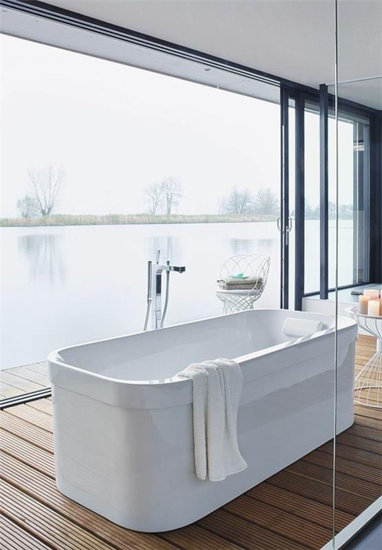 μοντέρνο μπάνιο σχεδιασμός ξύλινων δαπέδων γυάλινοι τοίχοι ανεξάρτητη μπανιέρα
