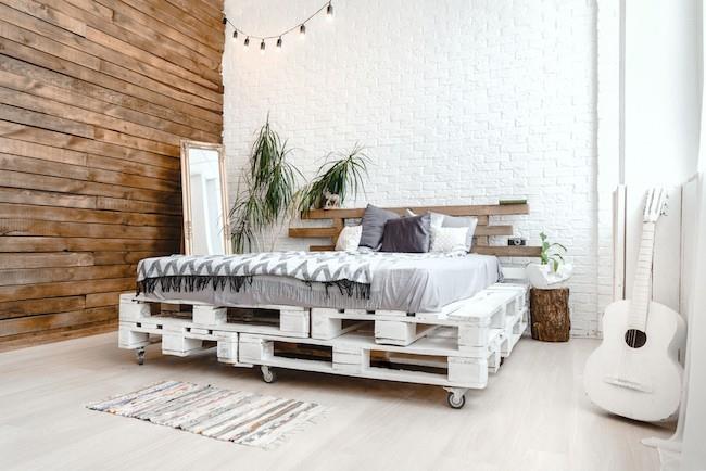 μοντέρνο κρεβάτι σε λευκό χρώμα