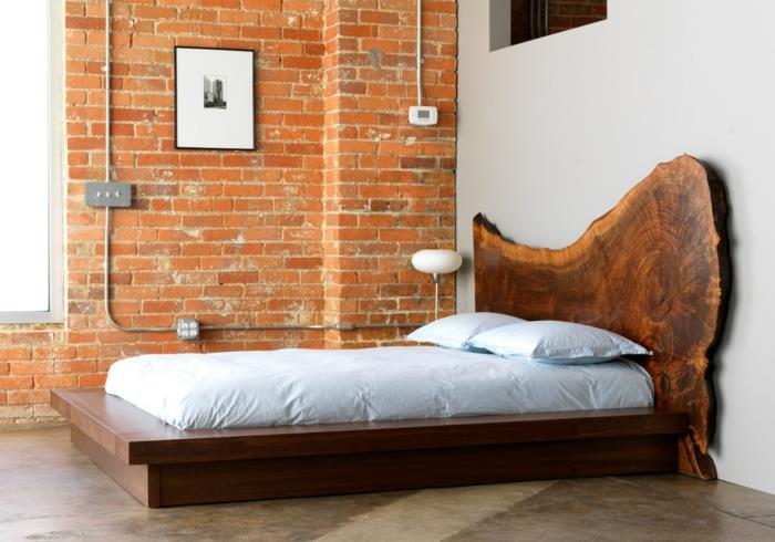 μοντέρνο κρεβάτι κρεβατοκάμαρα με ρουστίκ τοίχο από τούβλο κεφαλάρι