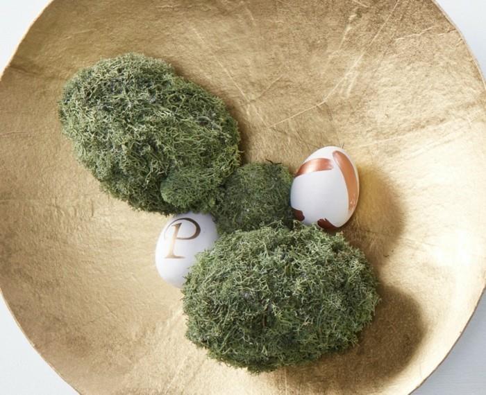 Σχεδιάστε βρύα και πασχαλινά αυγά ως πασχαλινές διακοσμήσεις