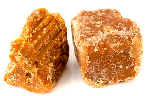 soğuk algınlığı ve öksürüğe yardımcı olmak için jaggery