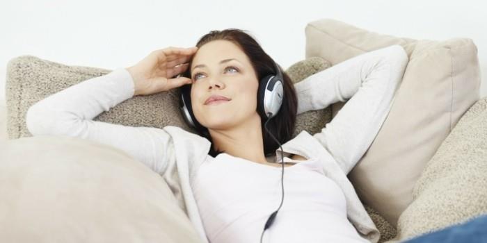 ακρόαση μουσικών ακουστικών συμβουλές ενάντια στην πλήξη