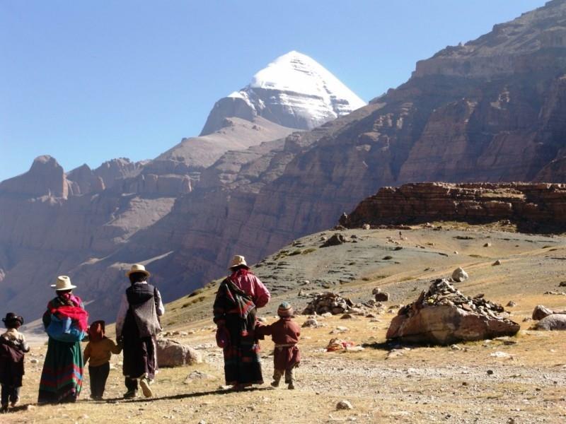 Προσκυνητές ταξιδεύουν στην πρωτεύουσα του Θιβέτ Λάσα Καϊλάς