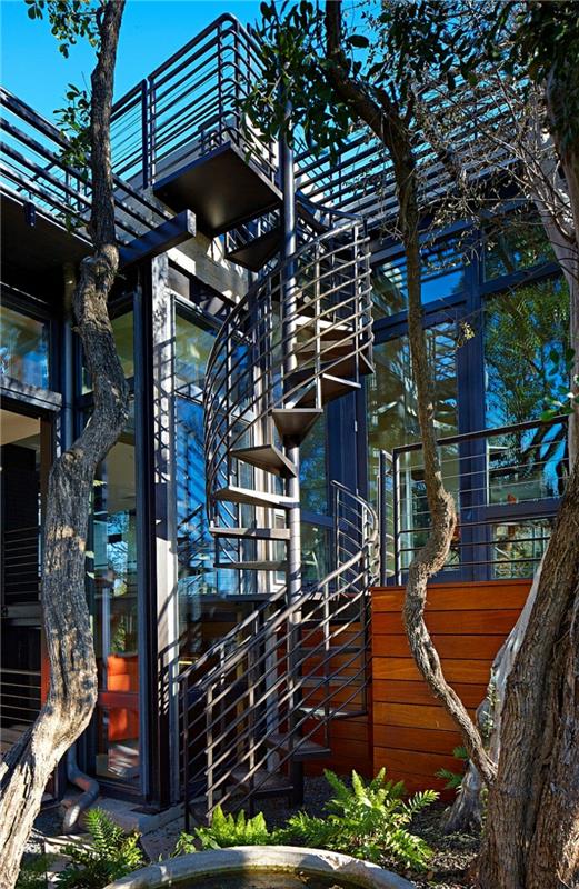 βιώσιμη αρχιτεκτονική πράσινη κατοικία εξωτερικές σκάλες