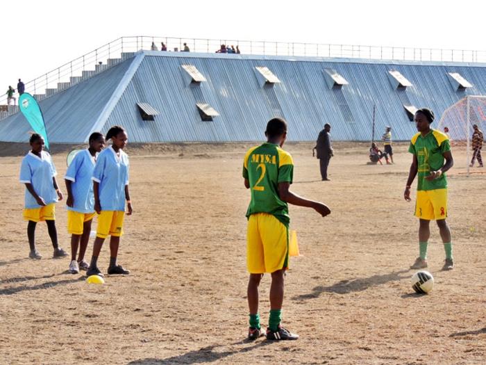 βιώσιμη αρχιτεκτονική κτιρίου γήπεδο ποδοσφαίρου kenya umfriendly