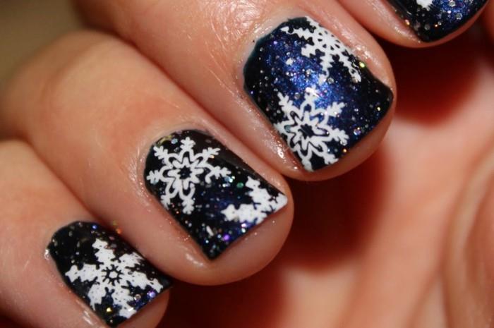 σχέδιο νυχιών χειμερινά χριστουγεννιάτικα μοτίβα εορταστικά νύχια μπλε