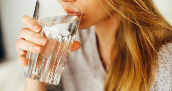 τα φυσικά αραιωτικά αίματος πίνουν νερό υγιεινά