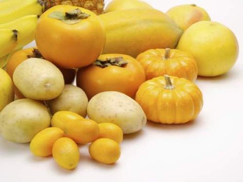 Kuru ciltler için turuncu ve sarı sebzeler