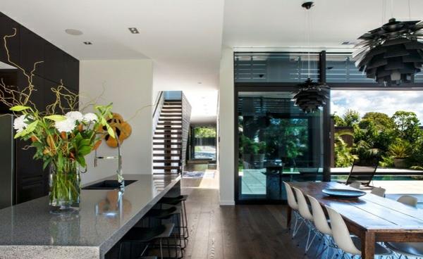 Νέα Ζηλανδία αρχιτεκτονικό σπίτι εσωτερική διακόσμηση σύγχρονη κουζίνα πάγκος ξύλινο τραπέζι