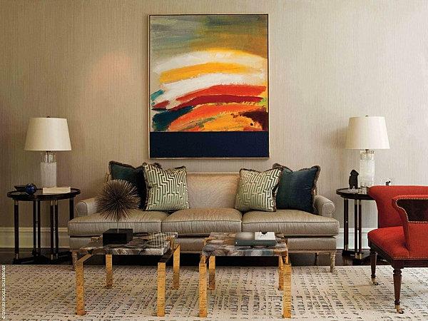 ουδέτερο σαλόνι φωτεινά χρώματα τονίζει πίνακες ζωγραφικής