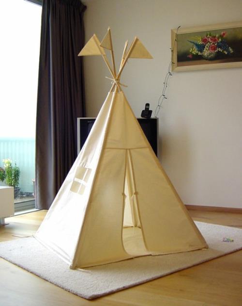 χαριτωμένο tipi ινδική σκηνή σε παιδική αίθουσα παιδικής υφής