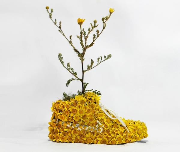 αθλητικά παπούτσια nike από κίτρινο σχέδιο margaret christophe guinet ξύλο