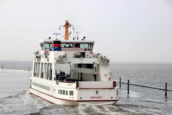 Norderney Nordesee ανατολικό φριζικό νησί λευκό αμμόλοφο ferry