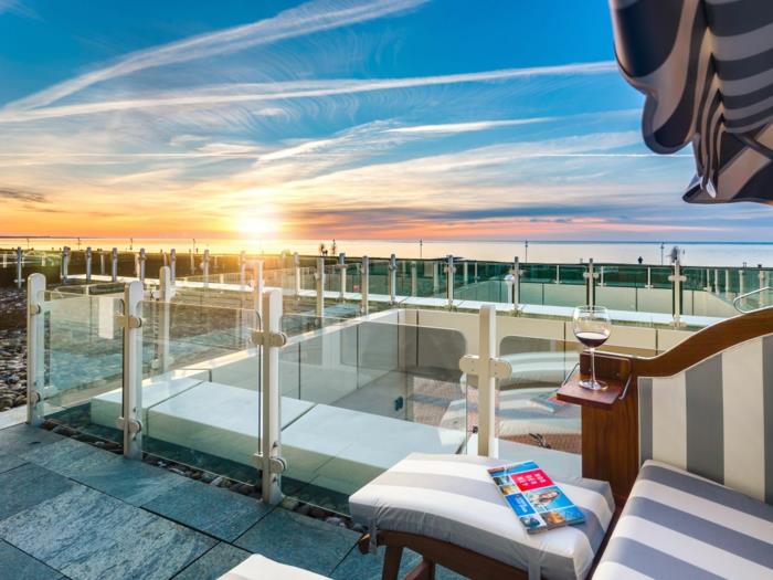 norderney nordesee νησί της ανατολικής Φριζίας λευκός αμμόλοφος πολυτελείας