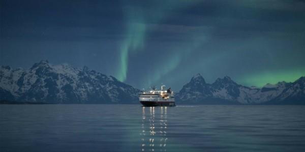 βόρειο σέλας βλέπουν κρουαζιερόπλοιο της Νορβηγίας