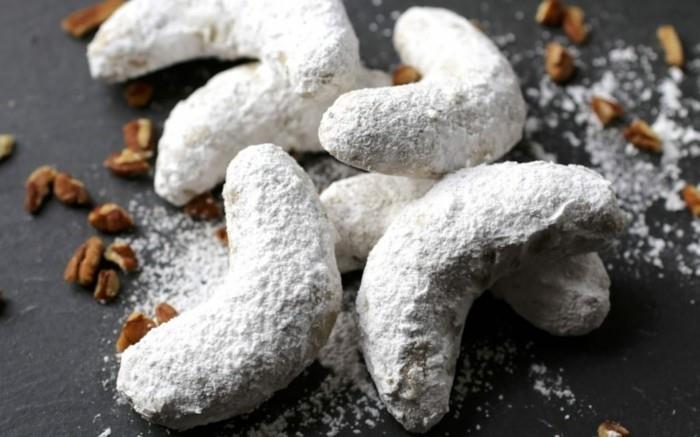 Bήσιμο ξηρών καρπών ζάχαρη σε σκόνη vegan μπισκότα για τα Χριστούγεννα