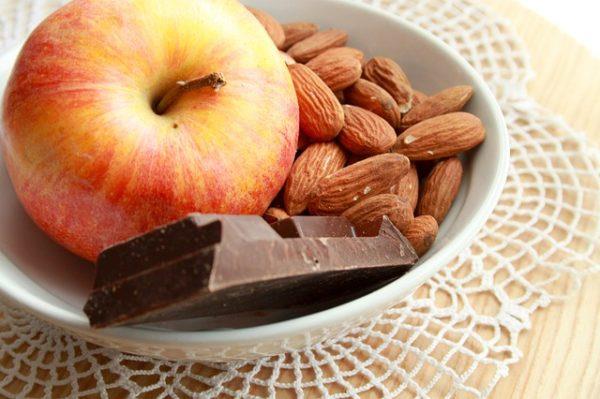 καρύδια σοκολάτα υγιεινή διατροφή εξαιρετική ιδέα
