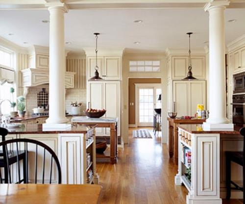 ανοιχτές κουζίνες με συχνές συχνές ξύλινες κολώνες
