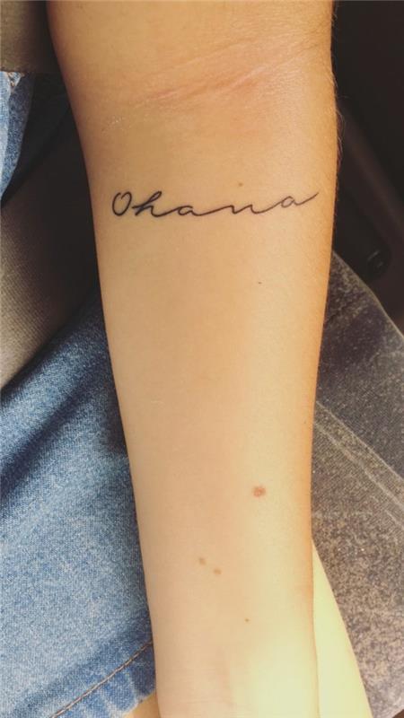 ohana τατουάζ μινιμαλιστικό γράμμα αντιβράχιο