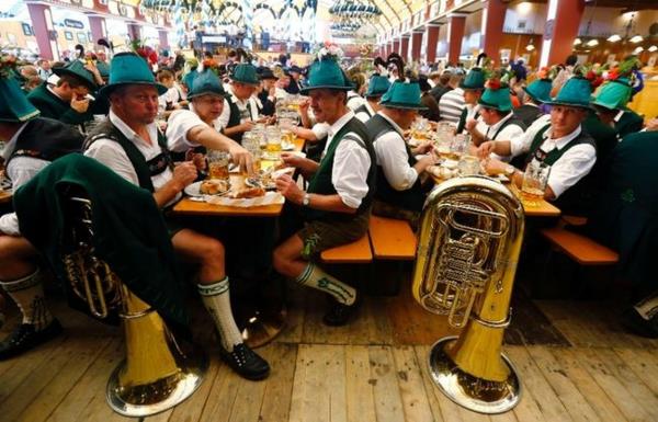 oktoberfest 2014 ρούχα μπύρα διασκεδαστική διασκέδαση