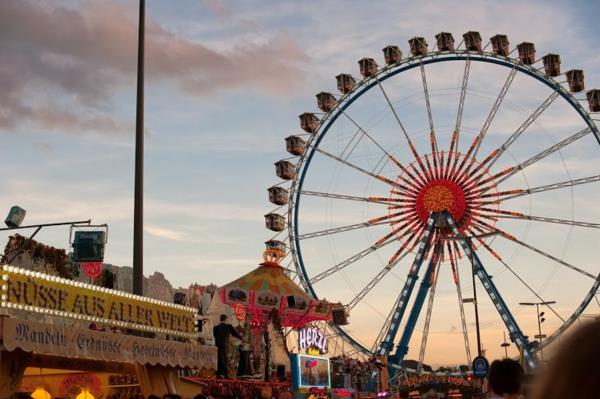 oktoberfest munich 2014 katharinenwiese αξιοθέατα Ferris wheel