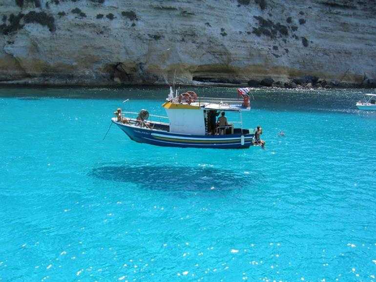 οπτικές ψευδαισθήσεις εικόνες όμορφες εικόνες φύσης βάρκα στον αέρα