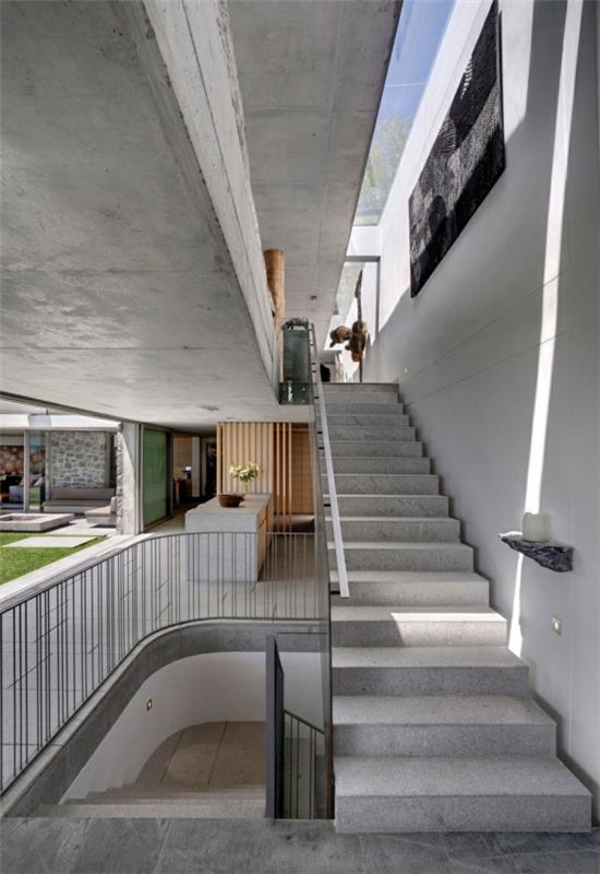 πολυτελείς σύγχρονες σκάλες κατοικίας σκάλες γκρι γυάλινη οροφή