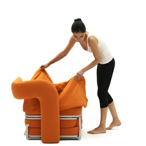 πορτοκαλί πολυθρόνα μετατρέπεται σε μονό κρεβάτι άνετα
