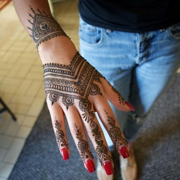 ανατολίτικα μοτίβα χέννα ιδέες τατουάζ χέρι