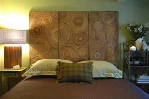 αυθεντικό ράφια κεφαλαριού κρεβατοκάμαρας τοίχου χωρίσματος μαξιλάρια σκούρα χρώματα