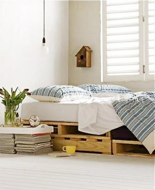 κρεβάτια από ξύλινες παλέτες