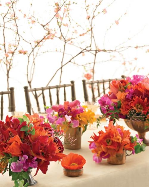 πρωτότυπη Πασχαλινή διακόσμηση άνοιξη λουλούδια τραπέζι