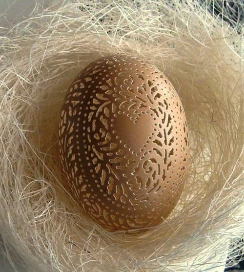 πρωτότυπη πασχαλινή διακόσμηση λαξευμένο πασχαλινό αυγό χρυσό