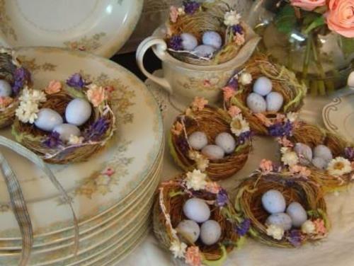 Πασχαλινή διακόσμηση φωλιά λουλούδια Πασχαλινά αυγά