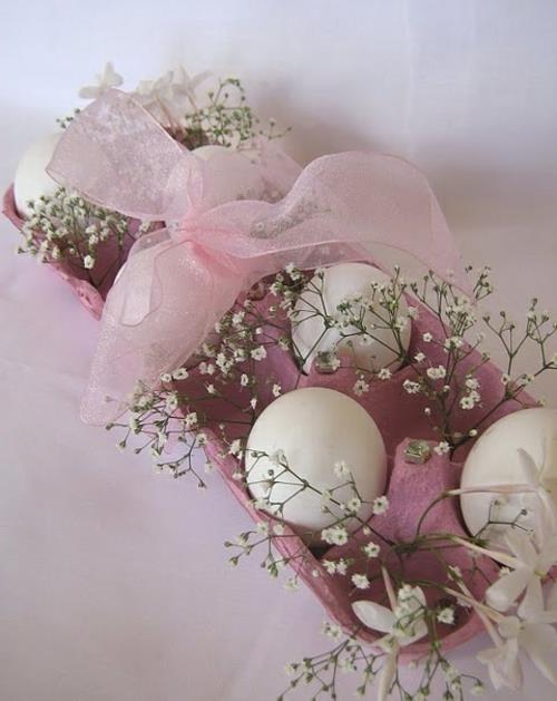 Πασχαλινή διακόσμηση λεπτή άσπρα αυγά ροζ κορδέλα