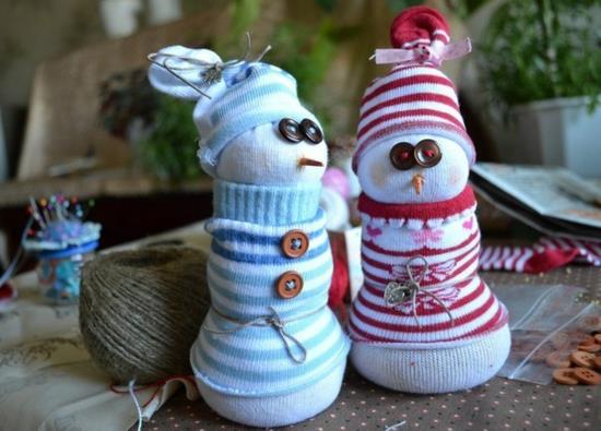 φτιάξτε πρωτότυπα χριστουγεννιάτικα στολίδια από παλιές κάλτσες