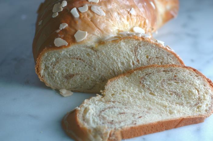 Το πασχαλινό ψωμί κάνει melange